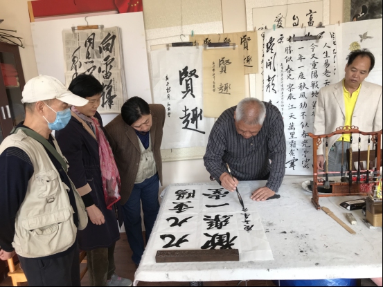 九九重陽(yáng)翰墨飄香 蓉灣社區(qū)書(shū)法交流會(huì)溫情上演