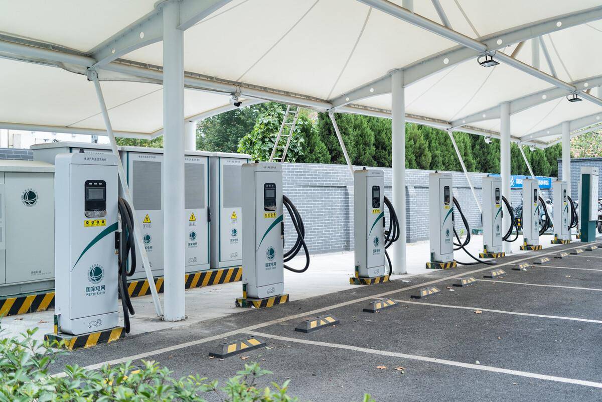 新能源浪潮下的充電樁 發(fā)展優(yōu)勢顯著，公共充電樁好用嗎？